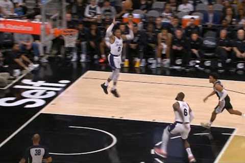 LeBron James alley oops it to Russell Westbrook who alley oops it back to LeBron for dunk
