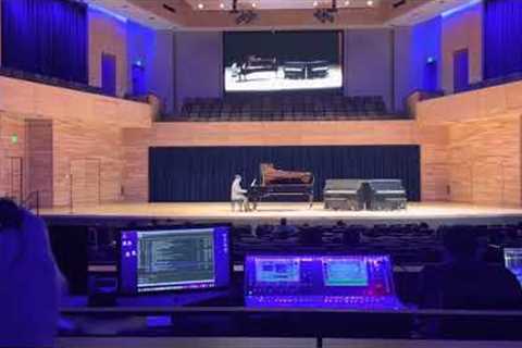 Jaw dropping piano player. WOW