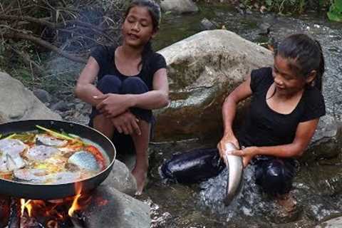 Catch fish &amp; Cook Fish soup for Eating delicious - Cooking Fish soup recipe Taste delicious Ep..