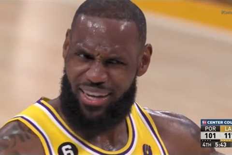 Lebron James was acting so confused to AD after he couldn’t dunk on a 6ft guy😂