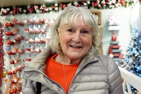 Christmas Shopping With My Mum 🎄 | The Radford Family