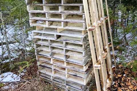 How to Safely Break Down a Pallet