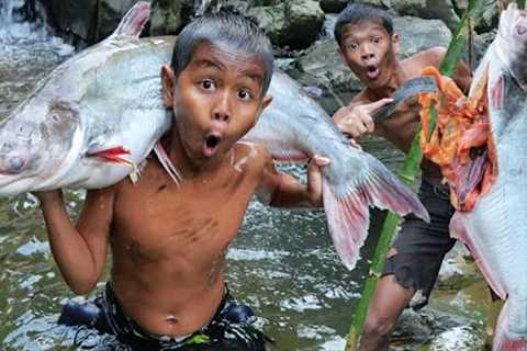Primitive Technology - Catch big fish at waterfall cooking share for eat - Eating show