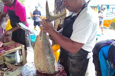 Huge Giant Trevally Fish Cutting Skills
