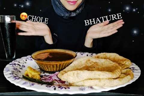 ASMR Eating Spicy Chole Bhature || Indian Street Food