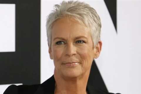 Jamie Lee Curtis And Jennifer Grey Posing Together Is The Best Picture We’ve Seen This Week