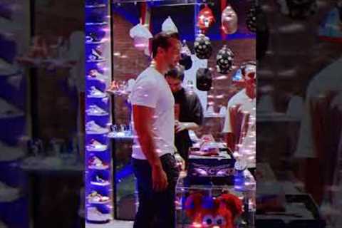 Cobra goes Sneaker Shopping