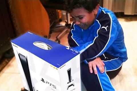 Kid gets a FAKE PS5 for Birthday..