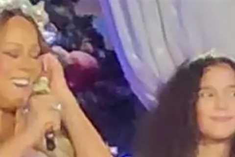 Mariah Carey Performs First-Ever Duet with Daughter Monroe at Christmas Show