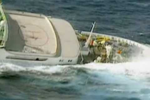 TOP 10 BIG CRUISE AND OFFSHORE SHIPS IN TERRIFYING STORM! CRUISE SHIP SINKING