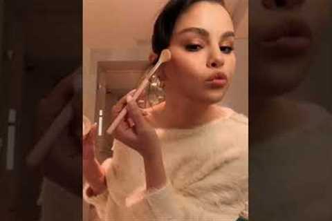 Selena Gomez getting ready to attend the CNN Heroes event in New York City with Kelsey 🙂