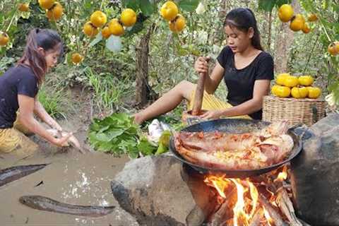 Fish braised spicy delicious and wild persimmon fruit - Survival cooking un jungle