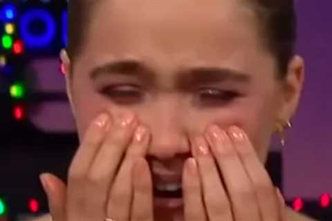 White Lotus' Haley Lu Richardson Has Priceless Reaction to Surprise from Childhood Crush Nick Jonas