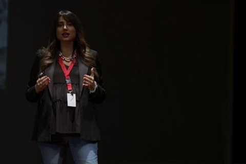 Il ruolo del direttore nell'informazione locale | Gloria Caioni | TEDxAscoliPiceno