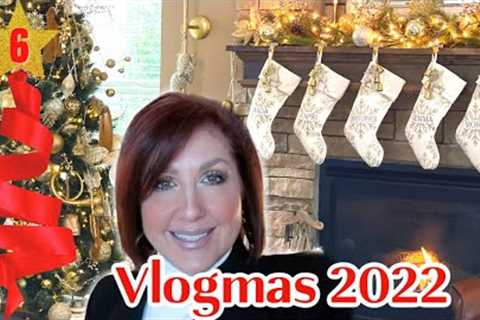 VLOGMAS 6 | 🎄Festive Christmas Fettuccine Alfredo, Holiday Nails &amp; My Easy Gift Wrapping 🎁!