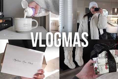 Vlogmas Day 24 | girls night christmas party, opening gifts, holiday drinks, festive vibes 🎄☃️🎅🏼