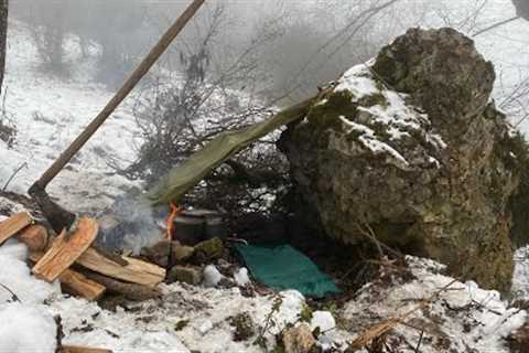 Winter Bushcraft, Building Survival Shelter In The Snow &amp; Outdoor Cooking, Fireplace With Stone
