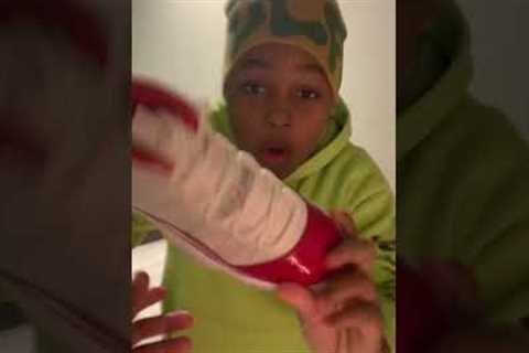 UNBOXING PRESENTS with my cousin MERRY CHRISTMAS