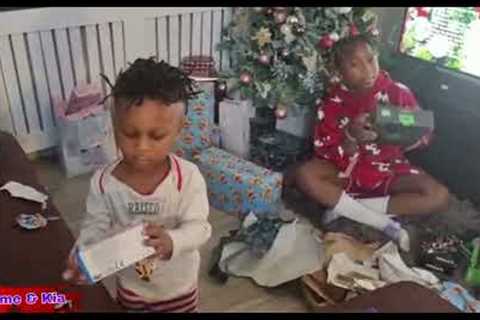 The boys open their Christmas gifts| merry christmas #gift #christmas #unbox #vlog