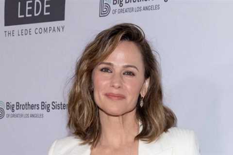 Jennifer Garner’s Best Post This Year Was Her Wild Footwork That Made Rita Wilson Go To Bed After..
