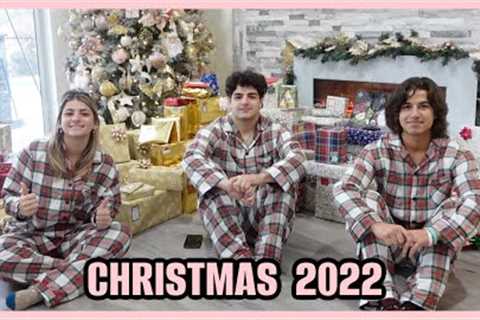 CHRISTMAS MORNING OPENING PRESENTS 2022 .