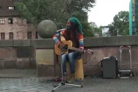 AWESOME STREET MUSICIAN SINGS - No Woman, No Cry