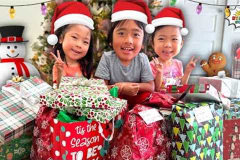 Christmas Morning Special Opening Presents with Ryan's World!!
