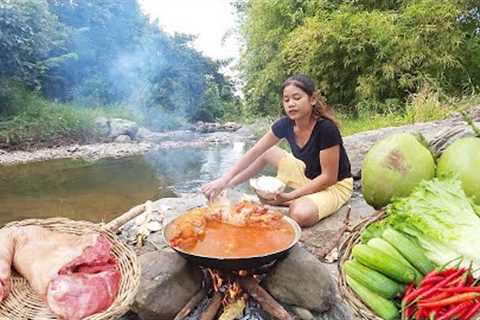 Pork leg braised delicious with coconut water for dinner - Solo cooking in jungle