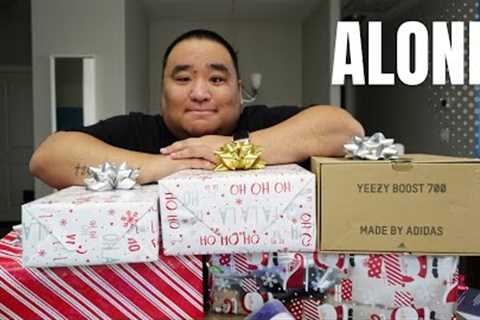 ALONE on Christmas - Opening Presents from Myself (Vlogmas 2022)