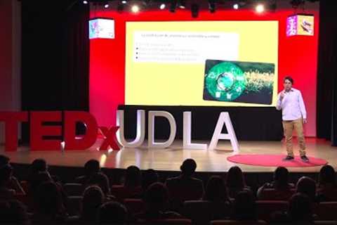 Cuando el futuro nos alcance | Pablo Cueva | TEDxUDLA
