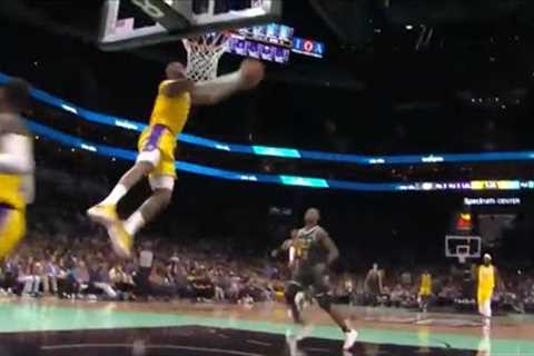 LeBron James INSANE REVERSE SLAM Off The Oop! | January 2, 2023