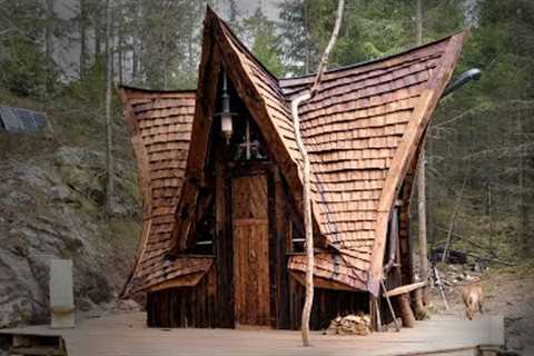 A year of building a cabin in the wilderness (Full build from tree to finished cabin)