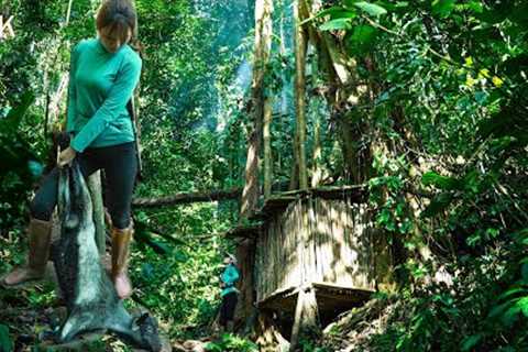 Primitive survival skills in the rainforest, spend the night at the shelter