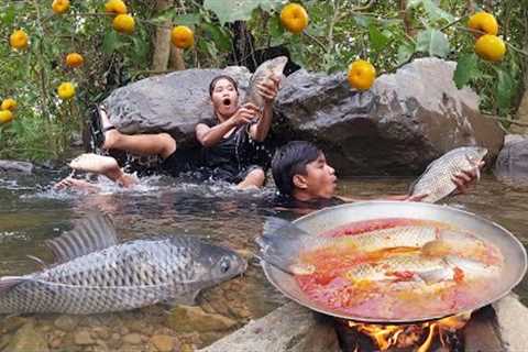 Two big fish curry delicious for dinner with my brother - Survival cooking in jungle