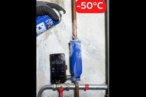 Brilliant how this plumber makes a valve on a water pipe under pressure #diy #plumbingtips