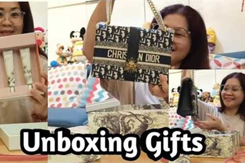 UNBOXING CHRISTMAS PRESENTS[ JHESSA7 ADVENTURES