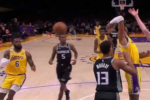 LeBron with the BLOCK on one end &amp; the DUNK on the other end 🔥