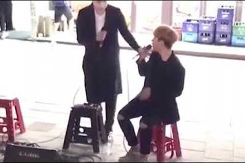 A Teen Street Performer Gets Ultimate Surprise When Original Singer Joins [ENG Sub]