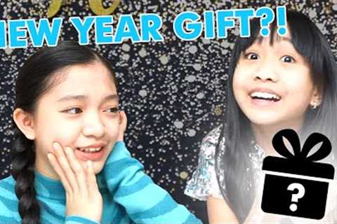 NEW YEAR'S GIFTS (Unboxing) | KAYCEE &amp; RACHEL in WONDERLAND FAMILY