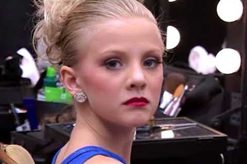 Dance Moms-ABBY CONFRONTS THE GIRLS ABOUT THE TRIO AND THE MOMS FIGHT WITH HER(S2E7 Flashback)