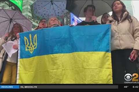 Broadway stars sing for Ukraine in Times Square