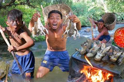 Survival Skills: CATCH &amp; Cooking Frog on the Rock Eating Delicious
