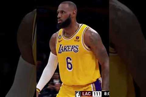 BACK TO BACK DUNKS for LeBron James to bring him to 43 Points in the 4th!😈