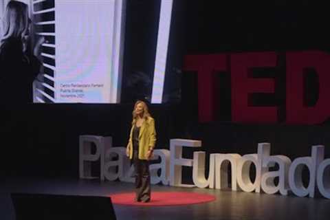 El disfraz de la bondad | Joanna Santillán | TEDxPlazaFundadores