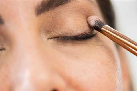 Over 40? This Genius Eyeshadow Hack Will Create A Natural Looking Smokey Eye In Seconds