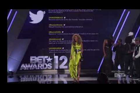 mindless behavior presenting an award to Beyonce at the(2012 bet awards)
