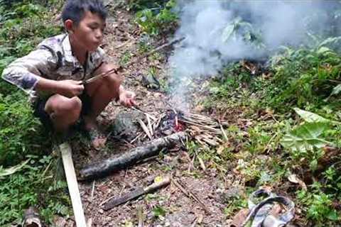 How To Grill Crab And Eat Delicious In The Forest | Survival Skills | Survive In The Wild
