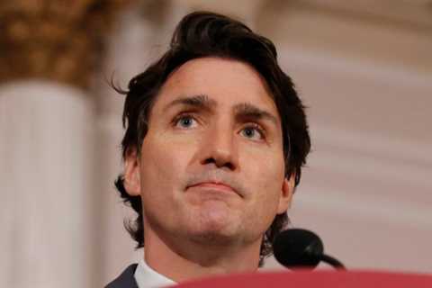 Justin Trudeau to freeze handgun sales in Canada
