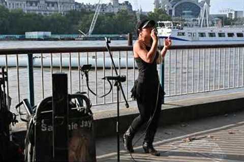 [4K]Sammie Jay Street Performers singing London Eye Oct 2021