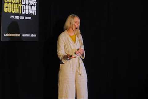 Sustainable clothing | Harriet Wadsworth | TEDxLeedsBeckettUniversity